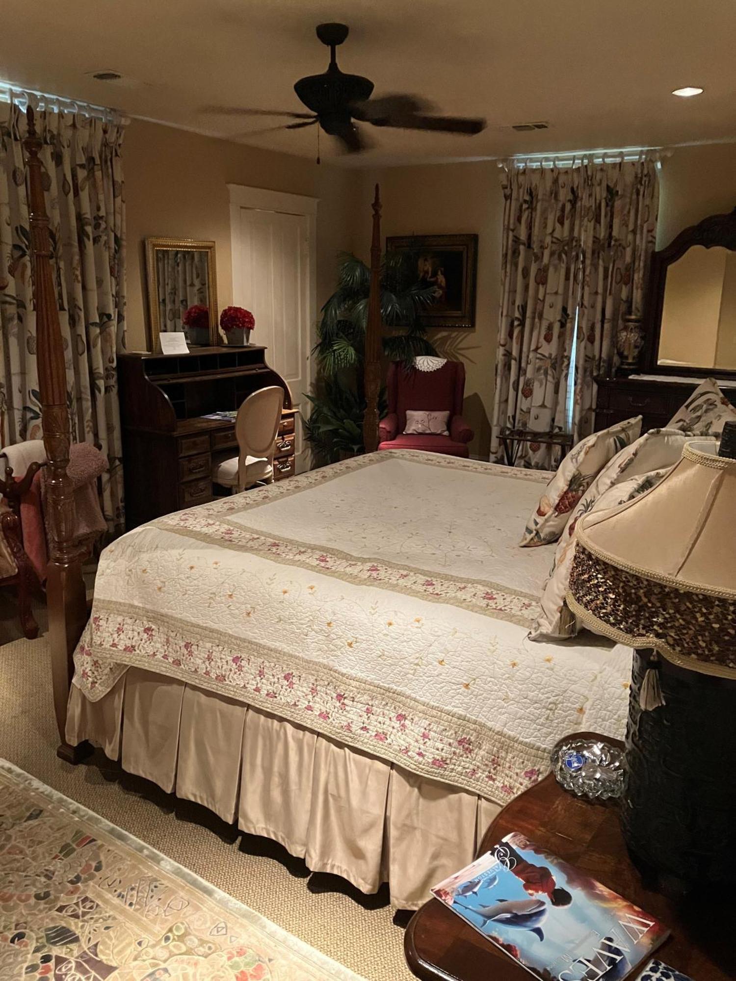 King Room,1552663297:JPEG